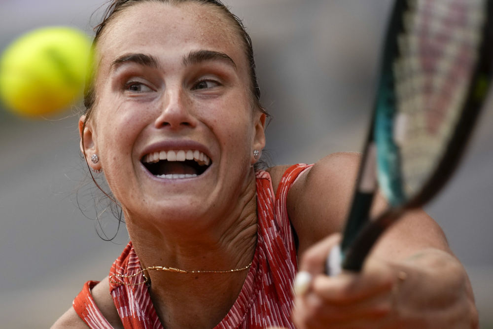 他成功打入 他成功打入