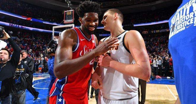 何影响场上 何影响场上